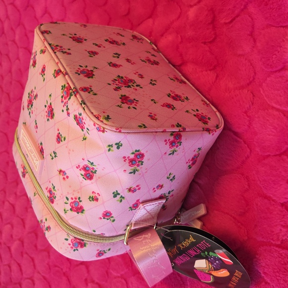 NWT Betsey Johnson Insulated Lunch Tote Bag Pink Roses Crossbody Shoulder Strap - Picture 7 of 11